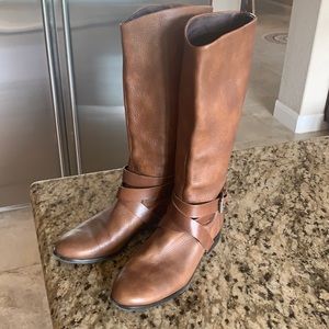 Dolce Vita size 6 leather boots flat